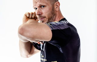 j9九游会免费注册 -综合格斗最新战报!荷兰队迎战中国队,体能极限考验,赛场硬仗一触即发